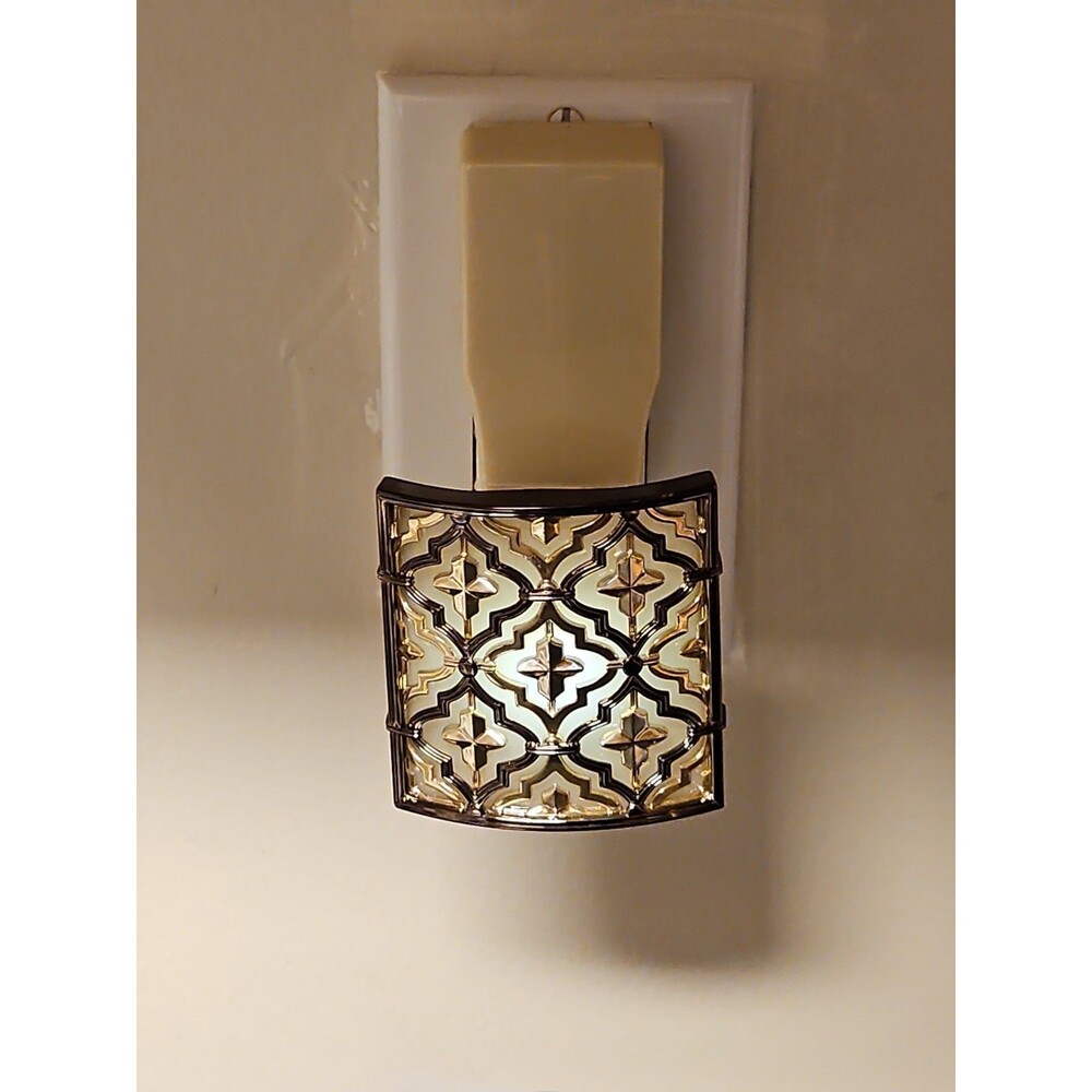 Bath & Body Works Wallflower Plug In Metallic Shiny Square Night Light Diffuser